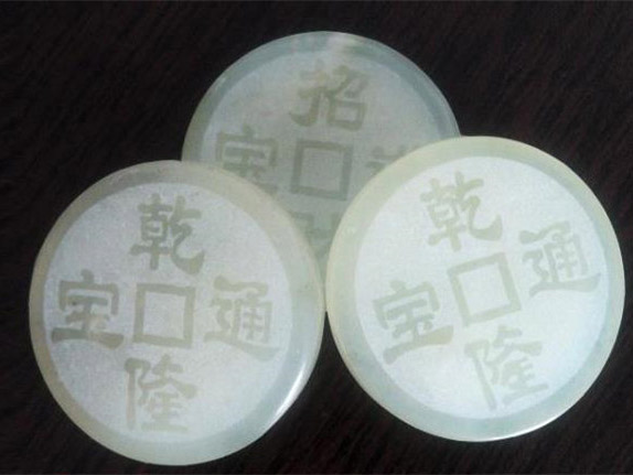 骨灰盒在墓地穴位里該如何擺放